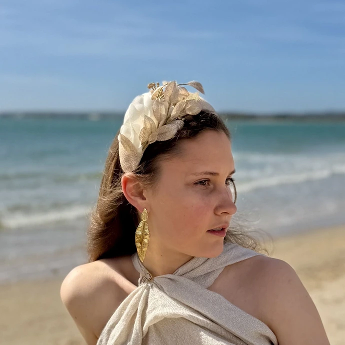 Bijou de tête avec fleur en soie
